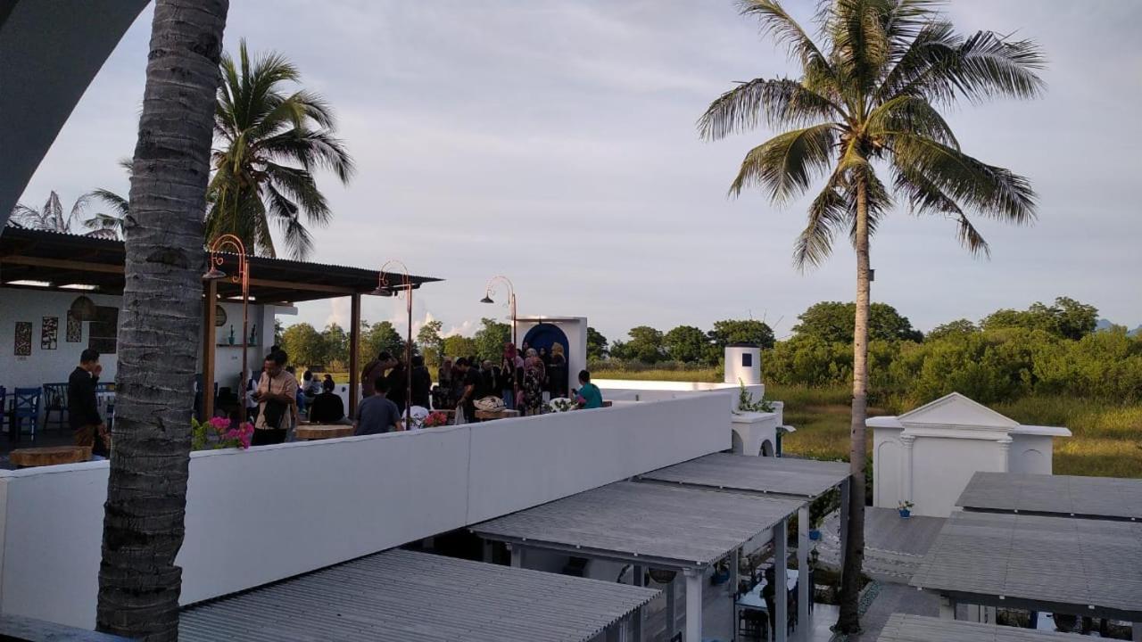Anjo Maumere Hotel & Restaurant Exterior photo
